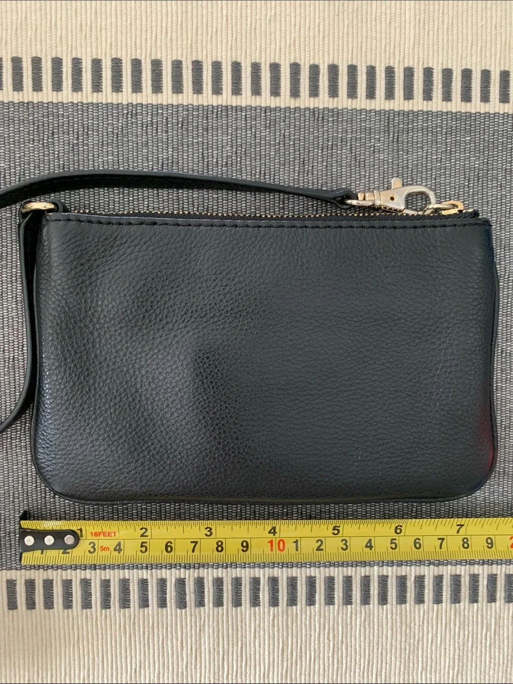 {Vintage Michael Kors} Black Leather Wristlet with Gold MK Emblem - Picture 2 of 6